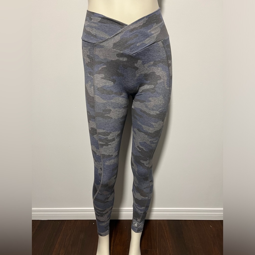 Bombshell Sportswear Camo Set - Picture 6 of 9